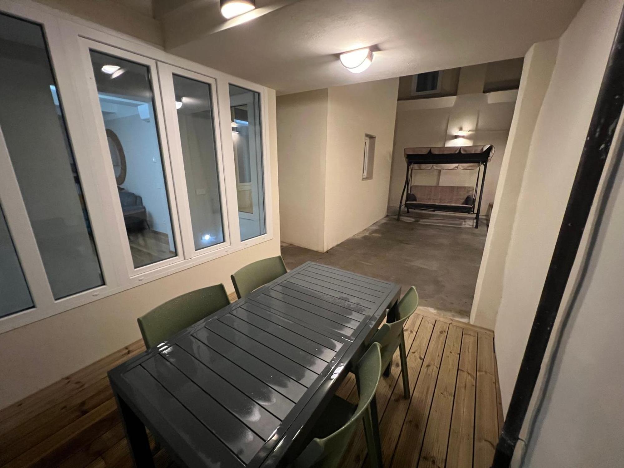 Courtyard 23 *